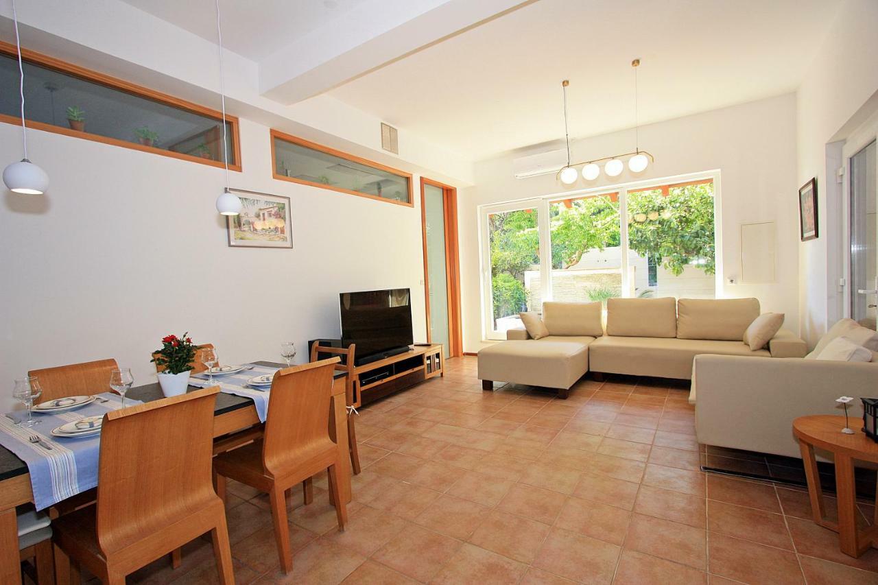 Villa V&D Milna  Extérieur photo