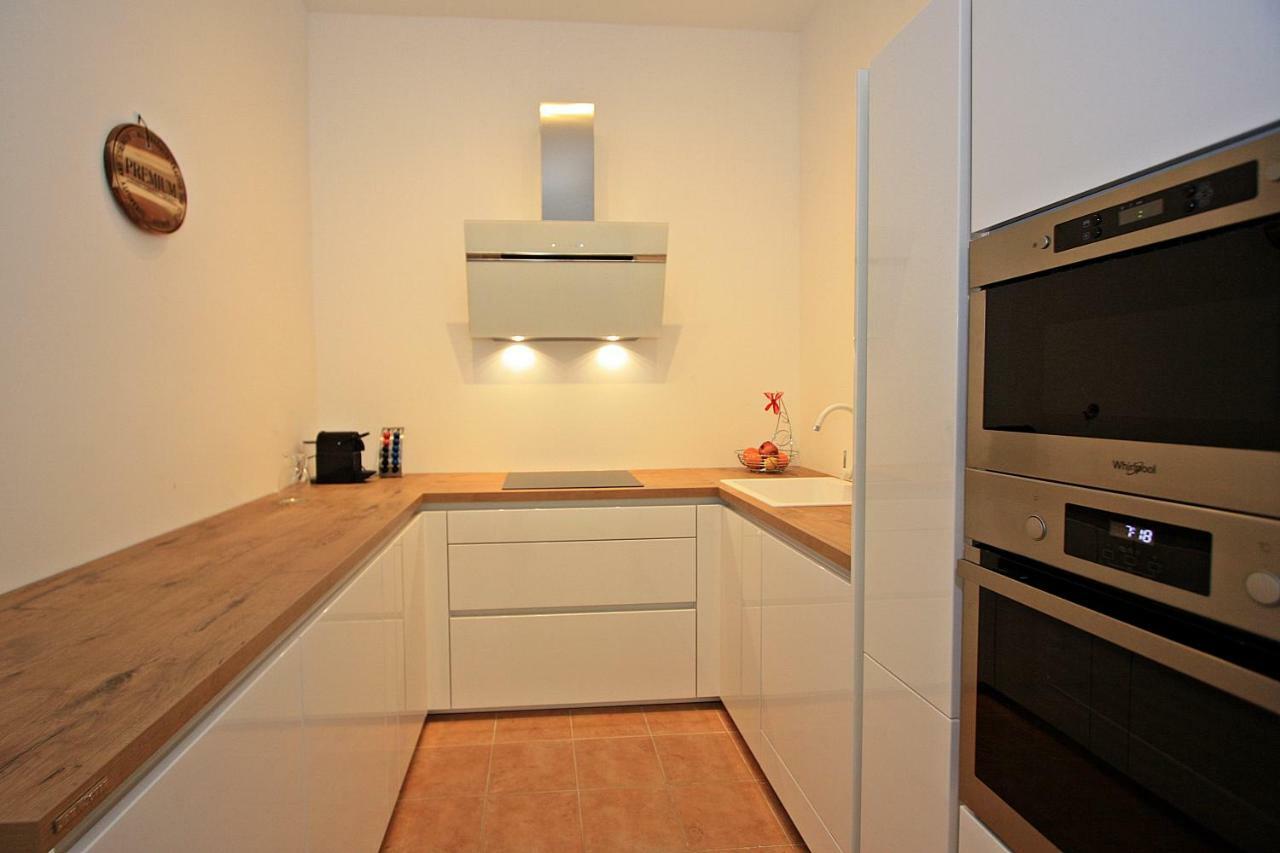 Villa V&D Milna  Extérieur photo