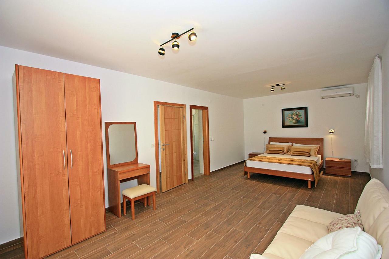 Villa V&D Milna  Extérieur photo
