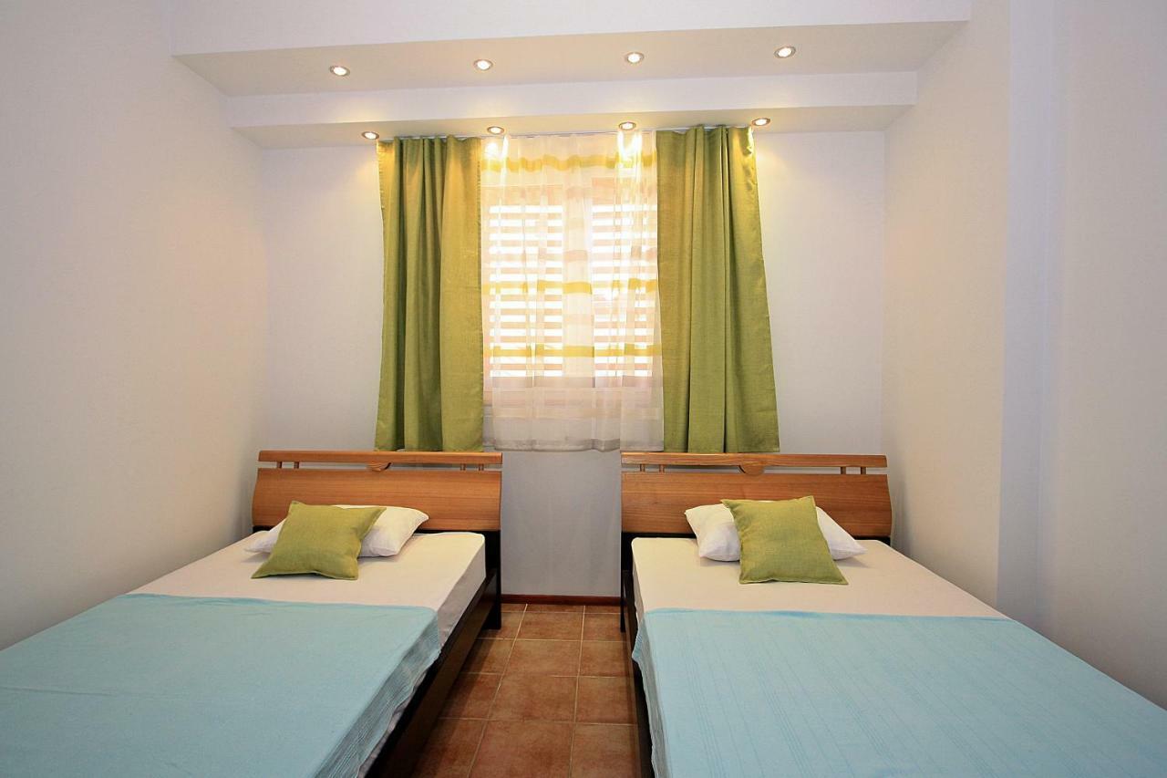Villa V&D Milna  Extérieur photo