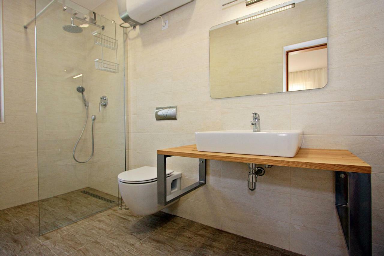 Villa V&D Milna  Extérieur photo
