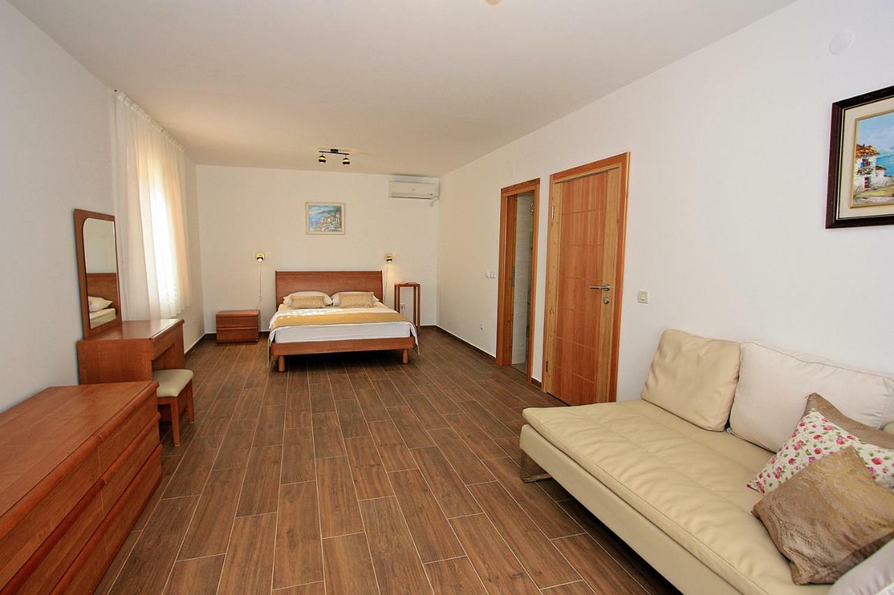 Villa V&D Milna  Extérieur photo