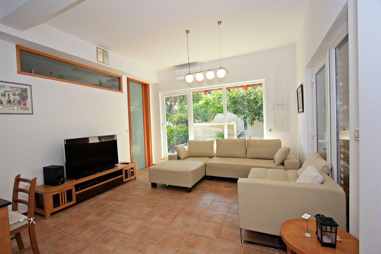 Villa V&D Milna  Extérieur photo