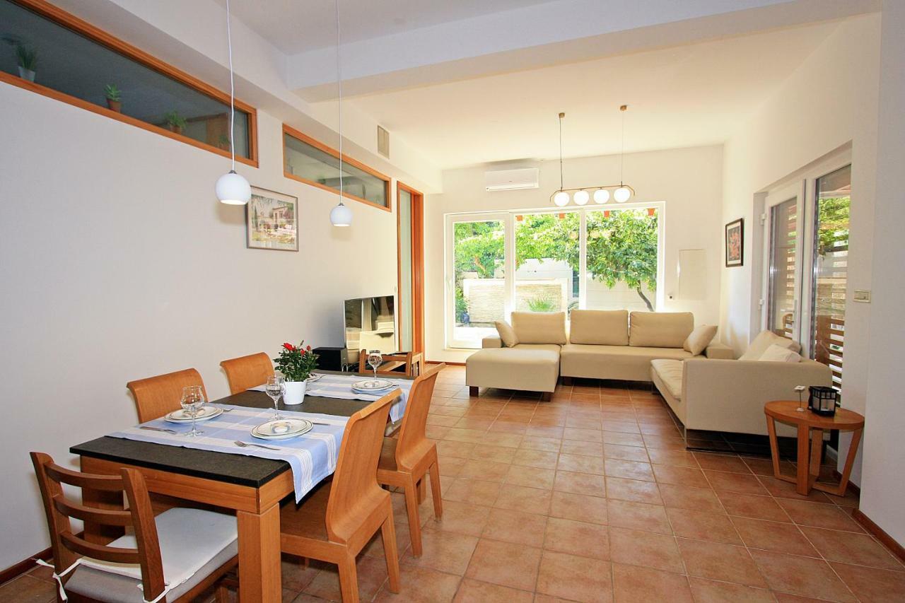 Villa V&D Milna  Extérieur photo