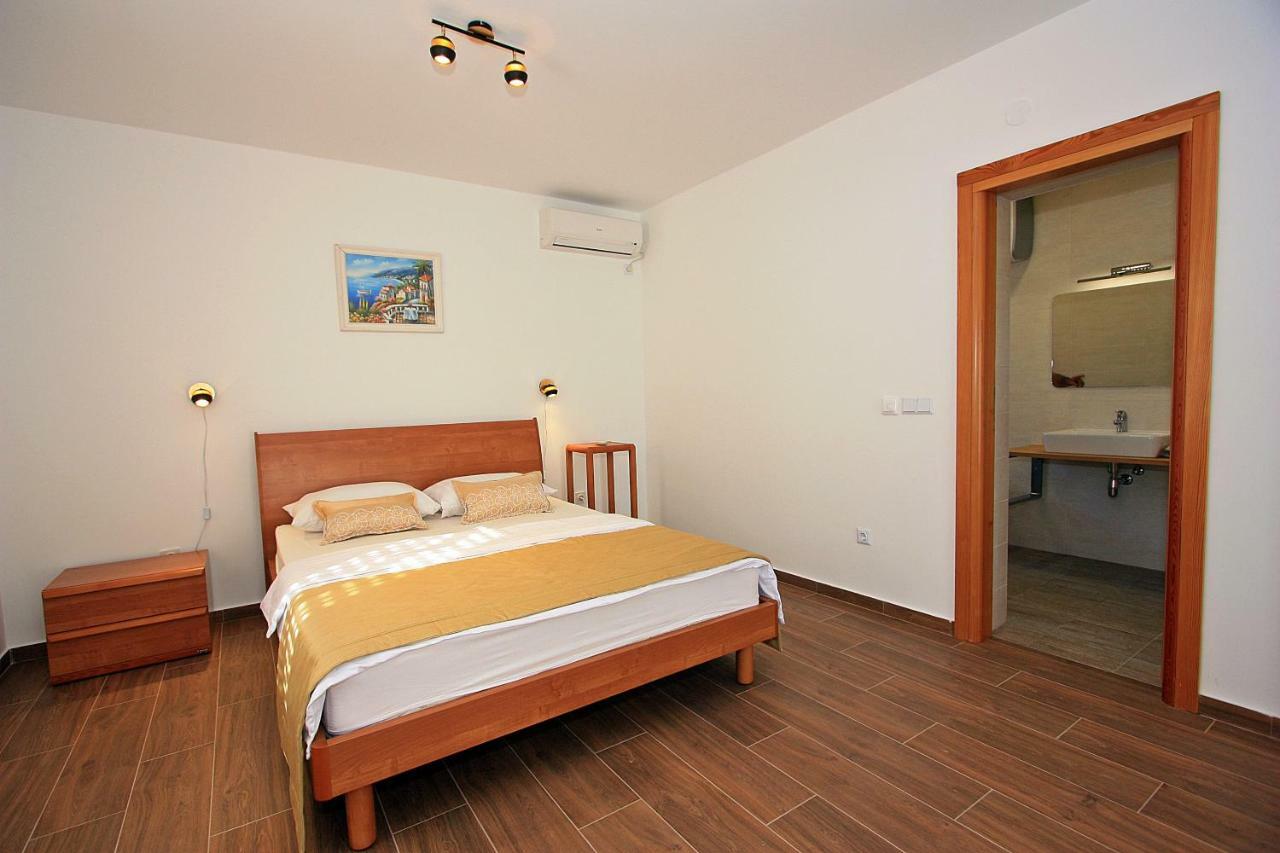 Villa V&D Milna  Extérieur photo