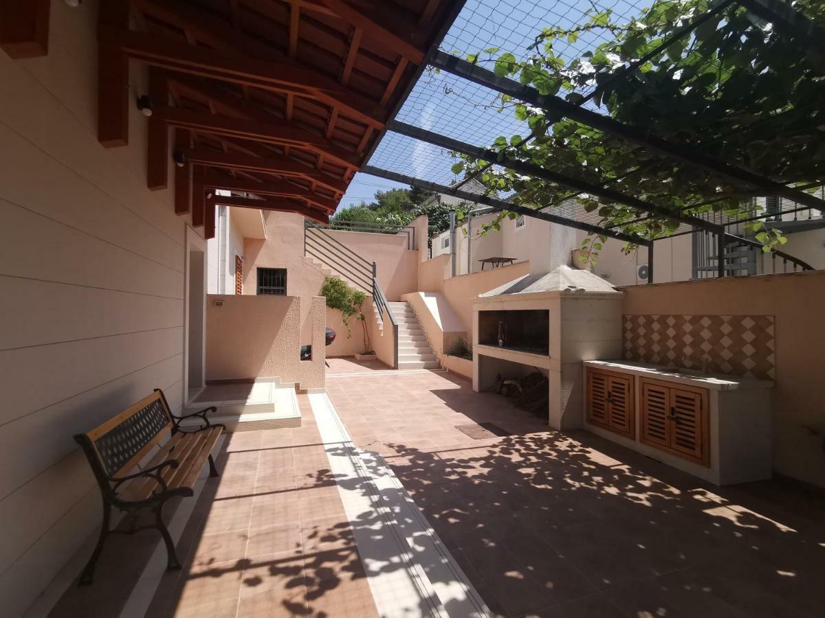 Villa V&D Milna  Extérieur photo