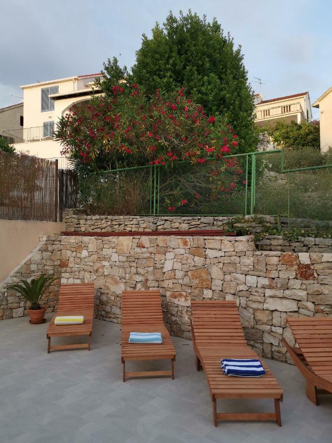 Villa V&D Milna  Extérieur photo