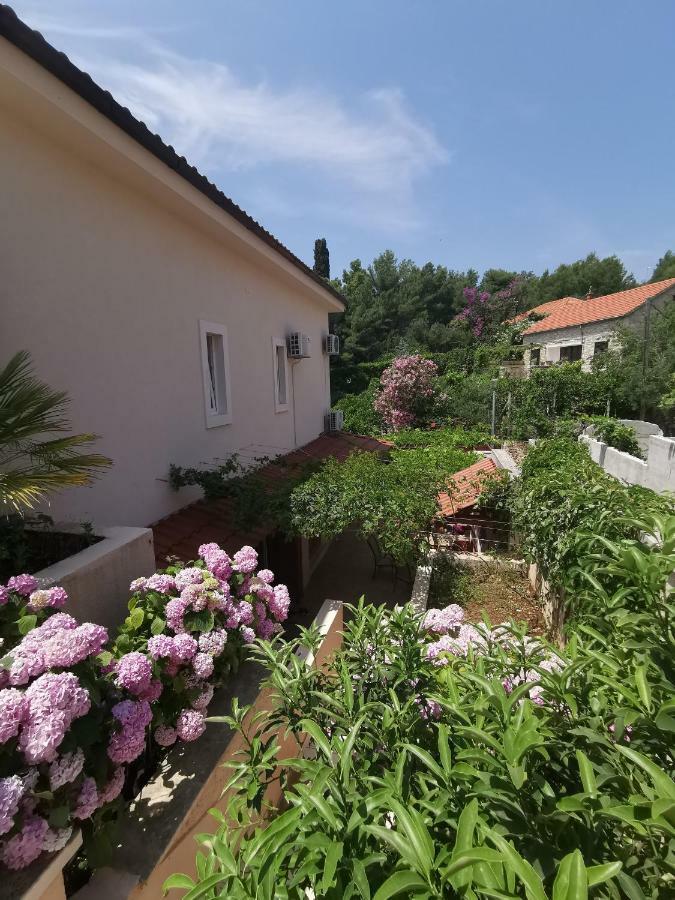 Villa V&D Milna  Extérieur photo